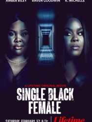 Одинокая темнокожая женщина